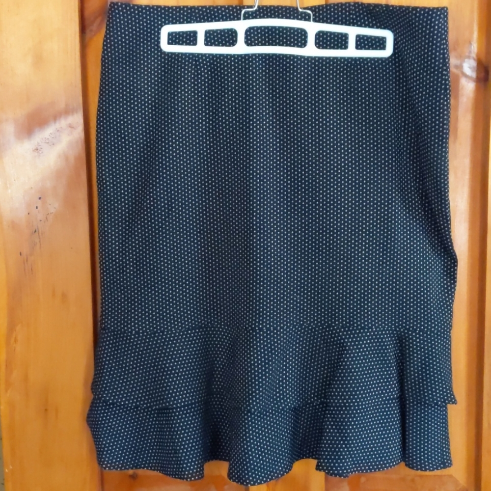 Ruffle bottom skirt, Ricki's, size 8